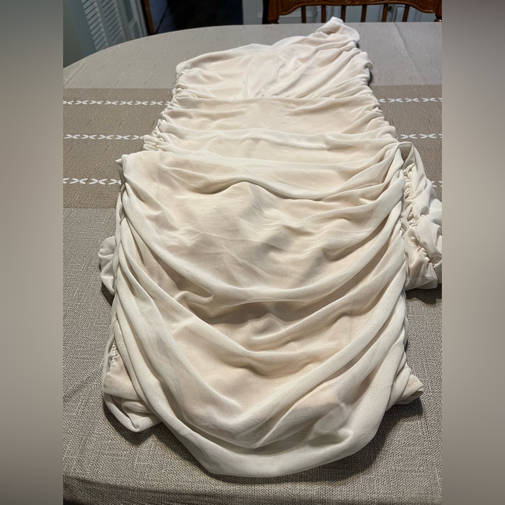 Off the shoulder women’s dress, size large. Cream tan color